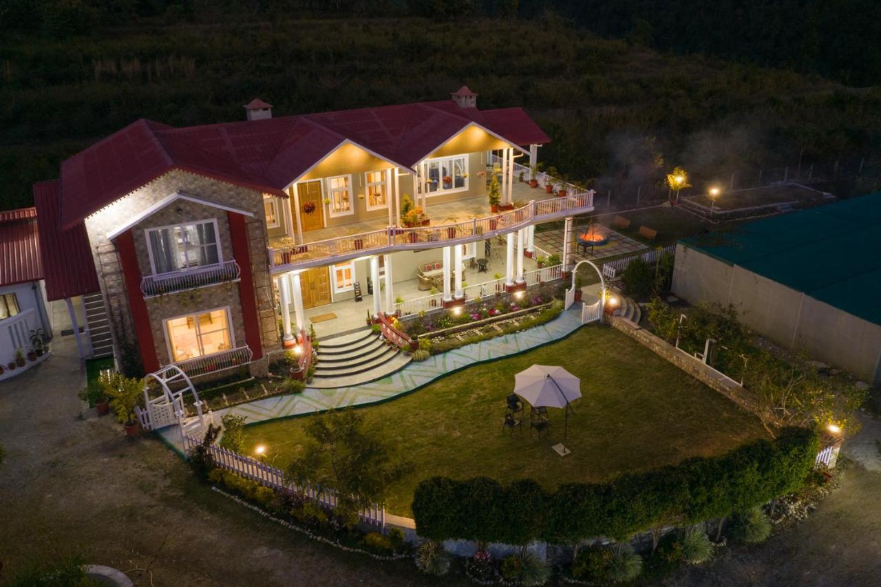 StayVista at SilverOaks Cottage Dehradun Exteriör bild