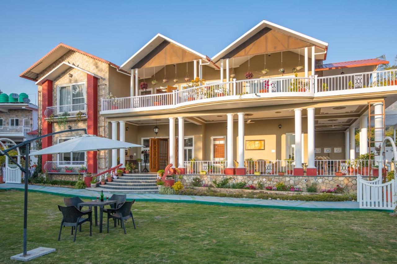 StayVista at SilverOaks Cottage Dehradun Exteriör bild