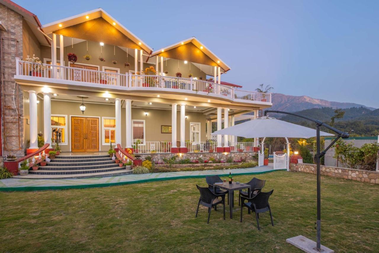 StayVista at SilverOaks Cottage Dehradun Exteriör bild