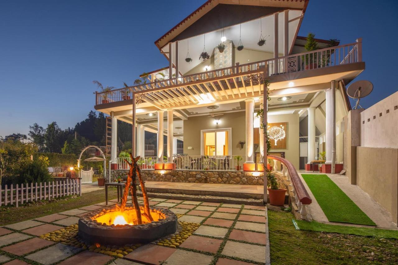 StayVista at SilverOaks Cottage Dehradun Exteriör bild