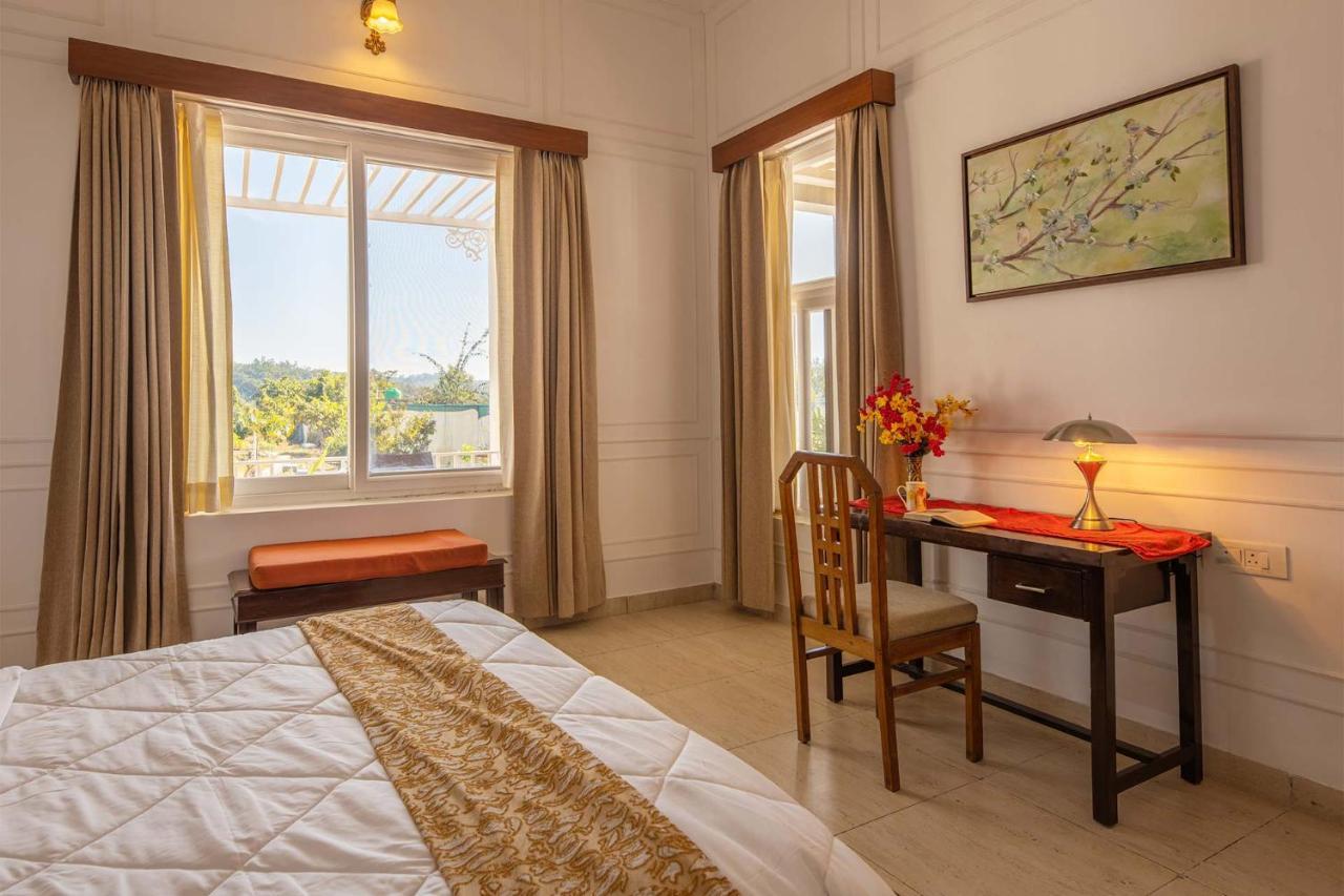 StayVista at SilverOaks Cottage Dehradun Exteriör bild