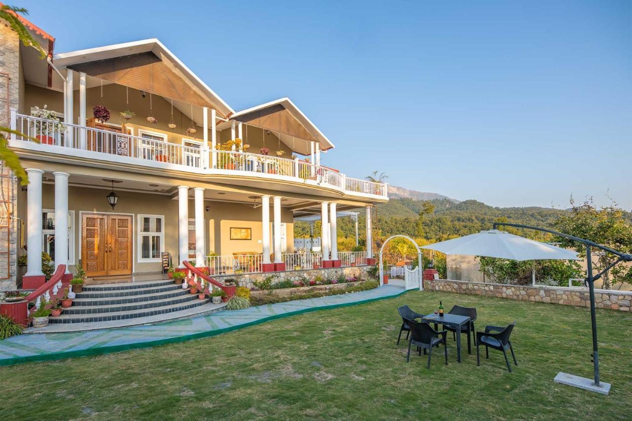 StayVista at SilverOaks Cottage Dehradun Exteriör bild