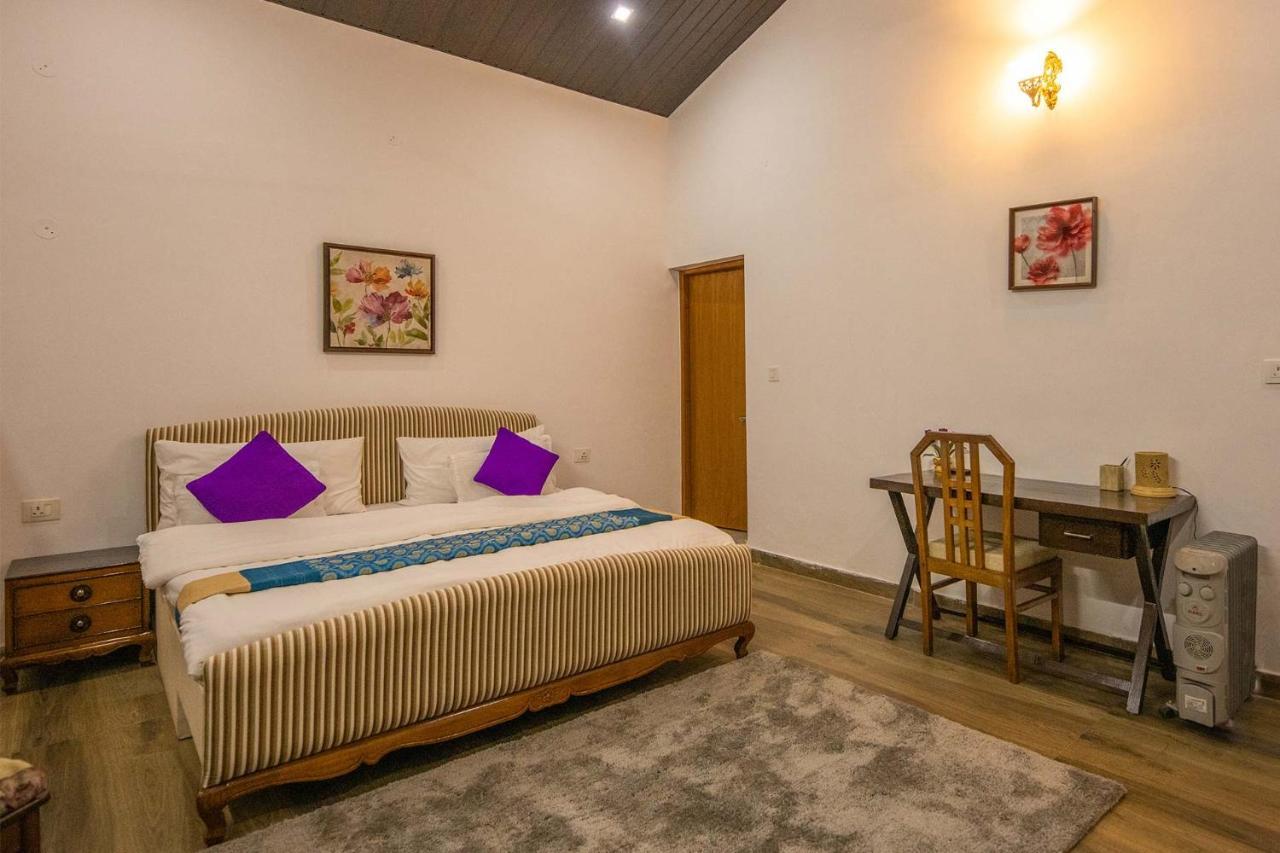 StayVista at SilverOaks Cottage Dehradun Exteriör bild