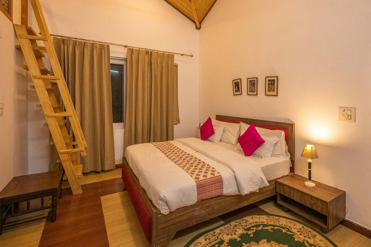 StayVista at SilverOaks Cottage Dehradun Exteriör bild