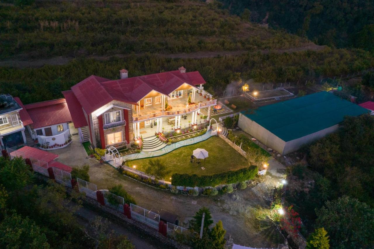 StayVista at SilverOaks Cottage Dehradun Exteriör bild