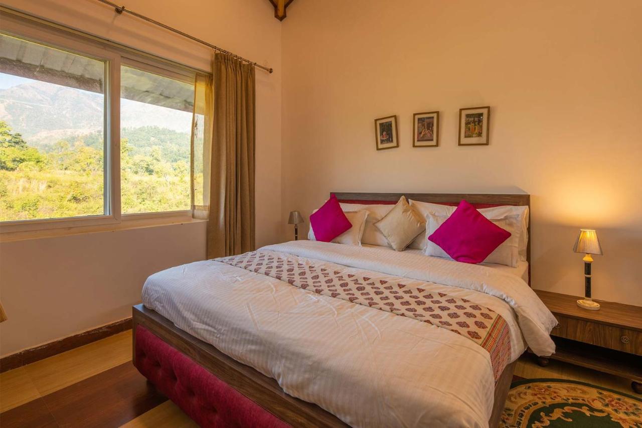 StayVista at SilverOaks Cottage Dehradun Exteriör bild