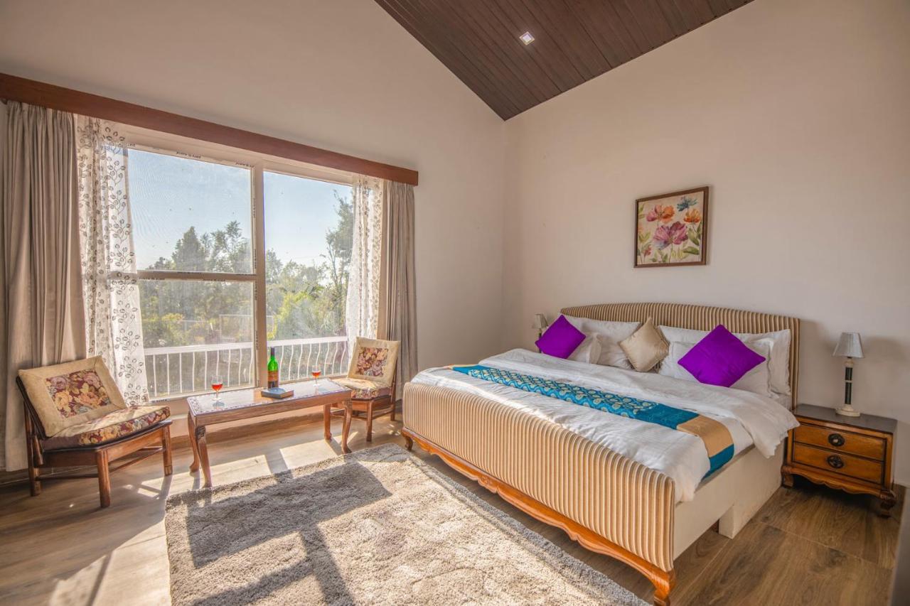 StayVista at SilverOaks Cottage Dehradun Exteriör bild
