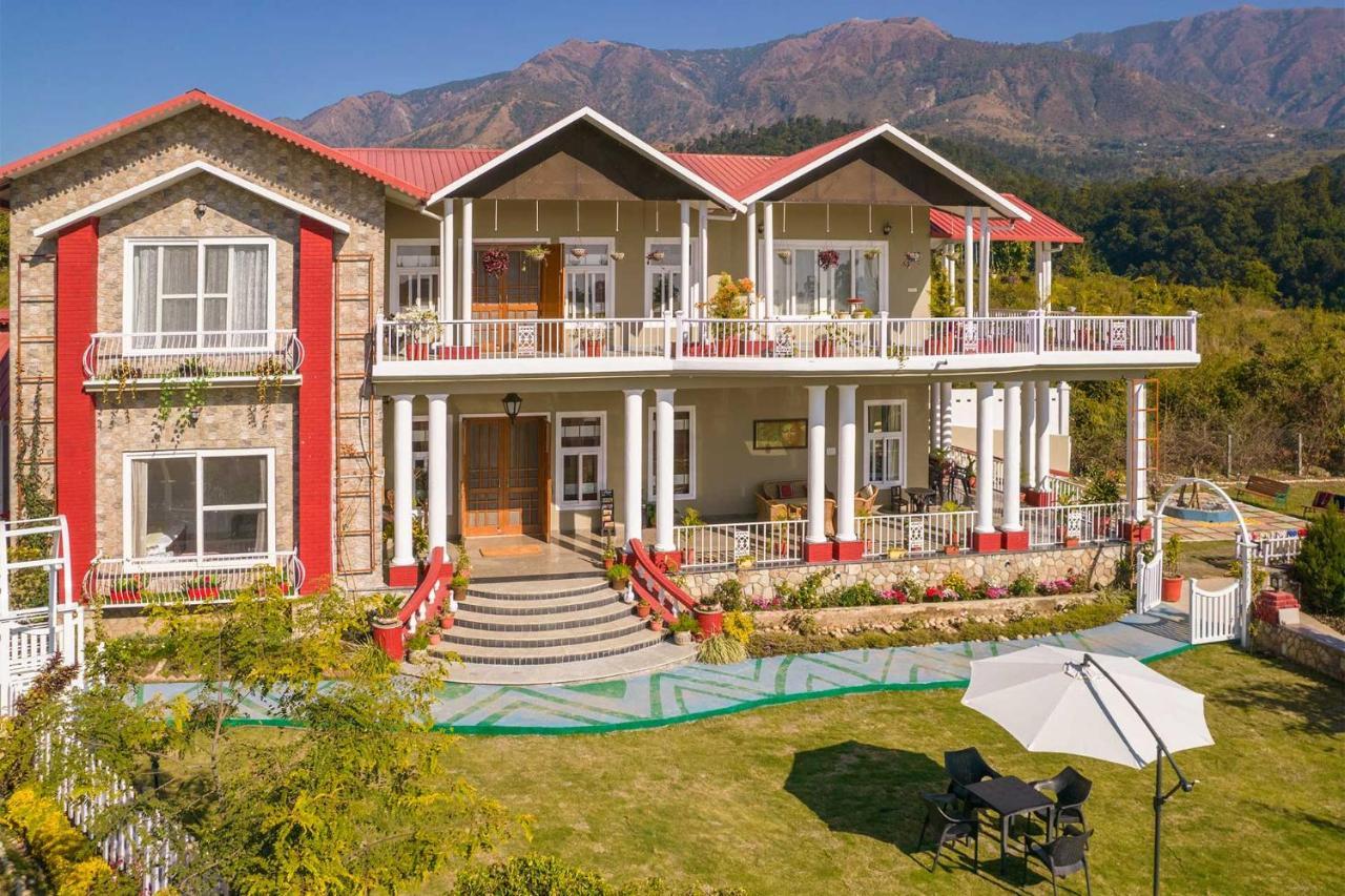 StayVista at SilverOaks Cottage Dehradun Exteriör bild