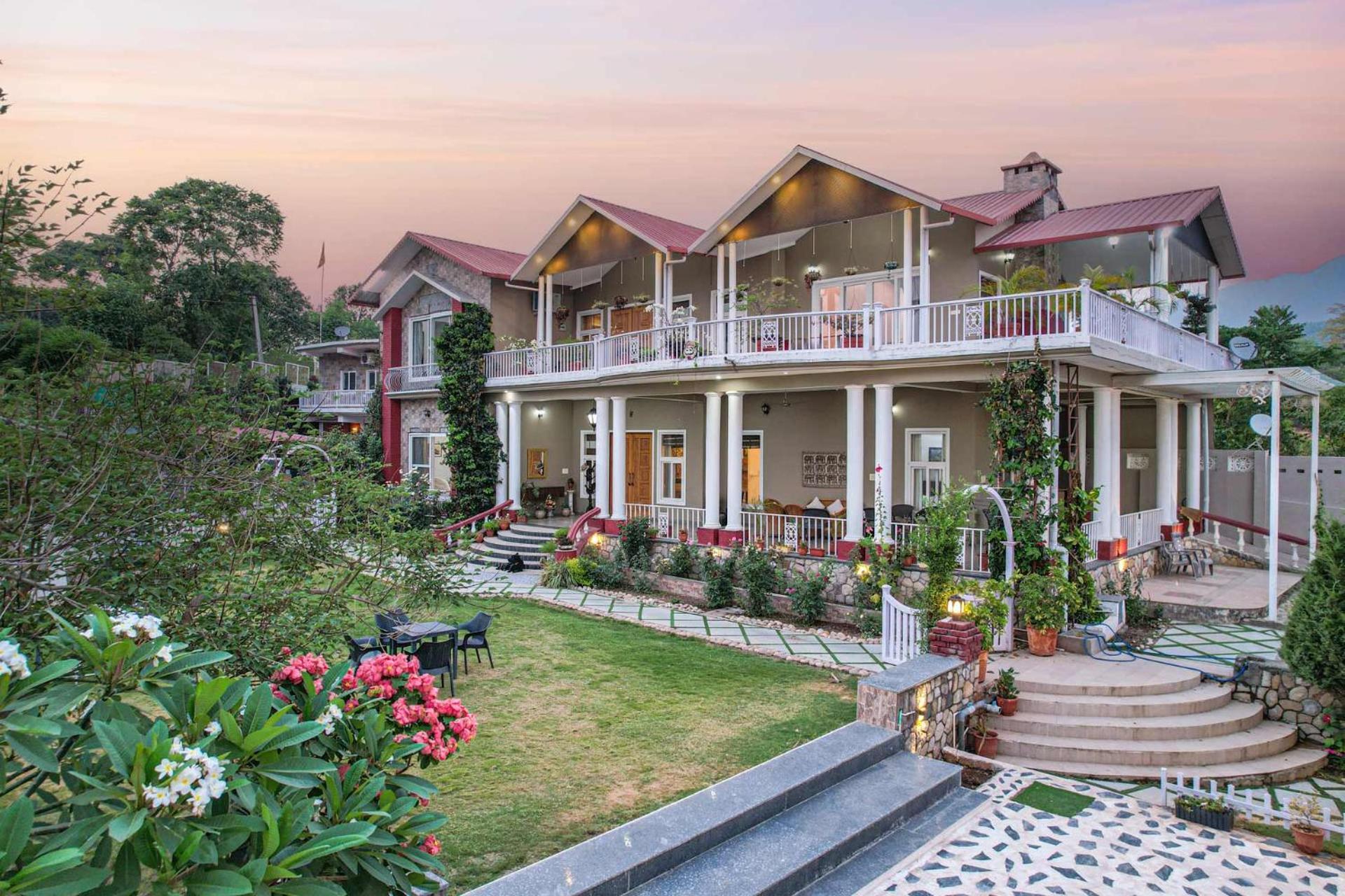 StayVista at SilverOaks Cottage Dehradun Exteriör bild